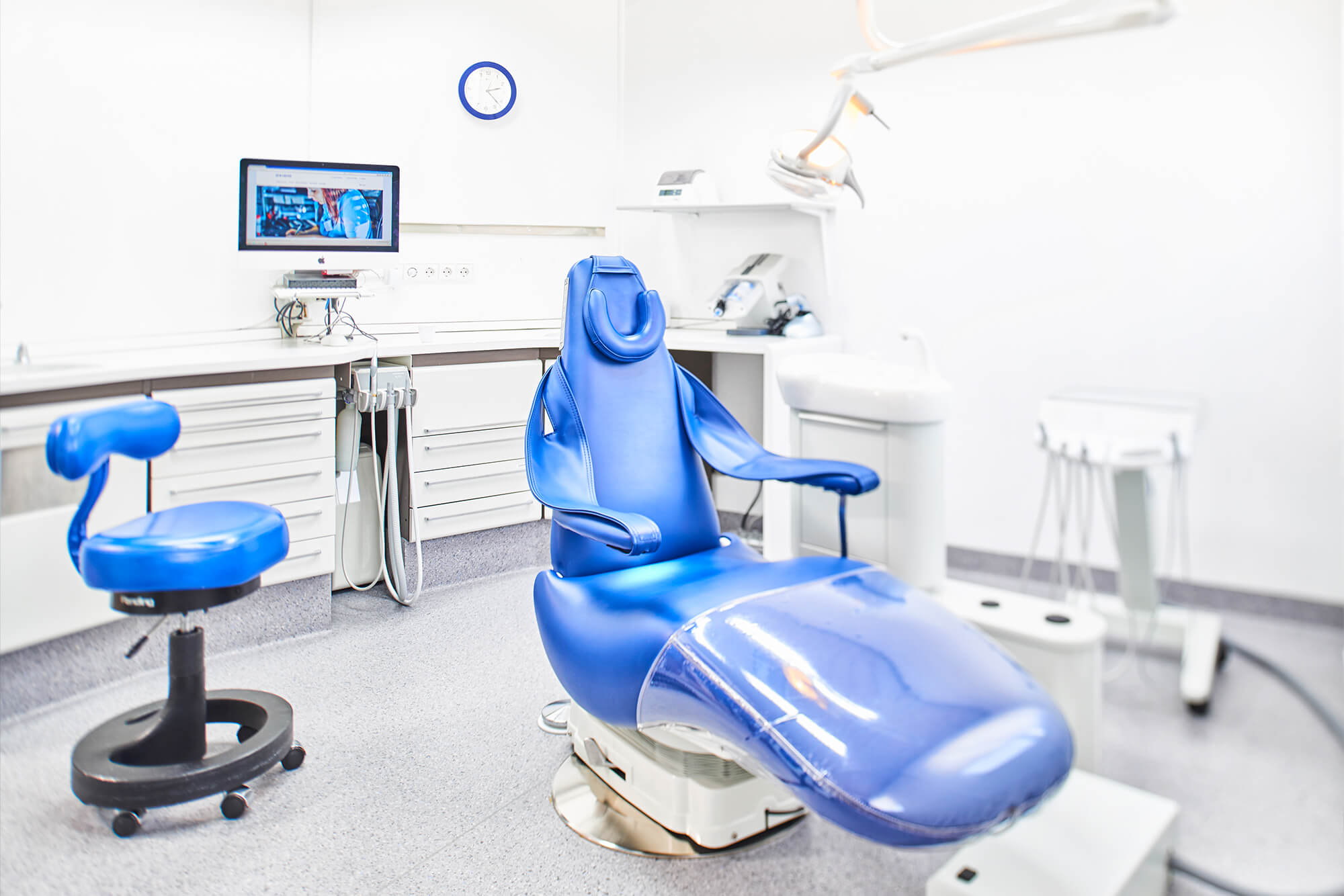 Behandlungsstuhl in Behandlungszimmer in der Zahnarztpraxis OXIDIO in Gärtringen
