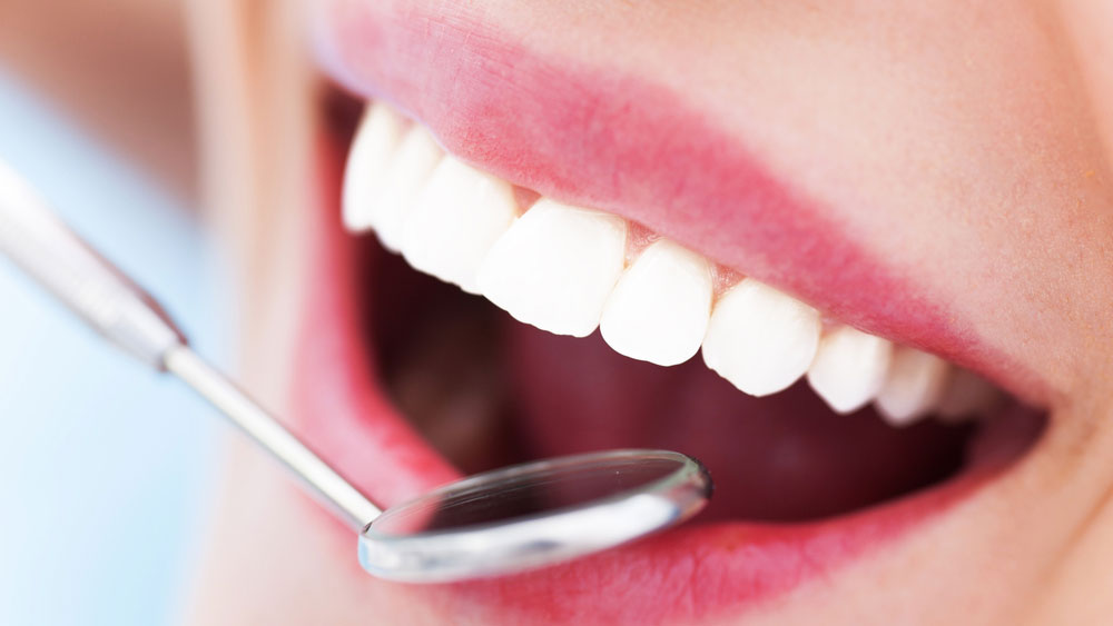 Behandlungen, die die ästhetische Erscheinung von Zähnen, Zahnfleisch und Biss eines Patienten merklich verbessern.