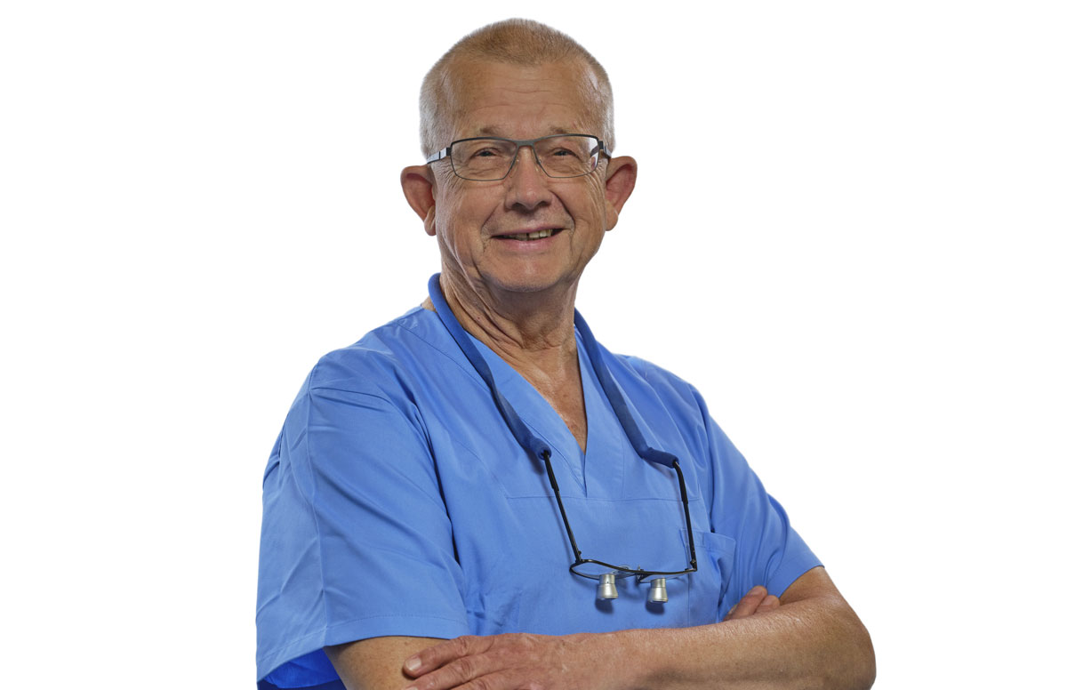 Dr. Reinhard Winkelmann ist seit 1980 als Zahnarzt tätig. Bei seiner Arbeit ist das Wohlbefinden seiner Patienten oberstes Gebot.
